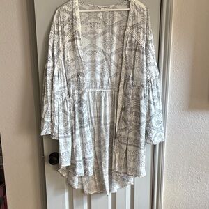 Daytrip White and Gray Kimono Cardigan
